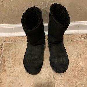 Black Ugg boots
